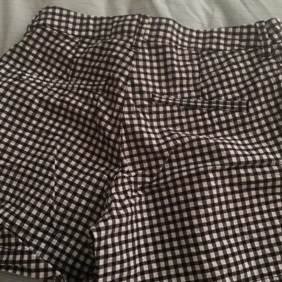 Old Navy Checkered everyday short - Picture 4 of 4